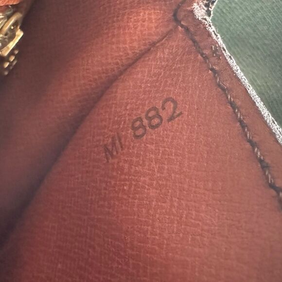 ✅AUTHENTIC✅LOUIS VUITTON SAINT CLOUD MM - Picture 14 of 17